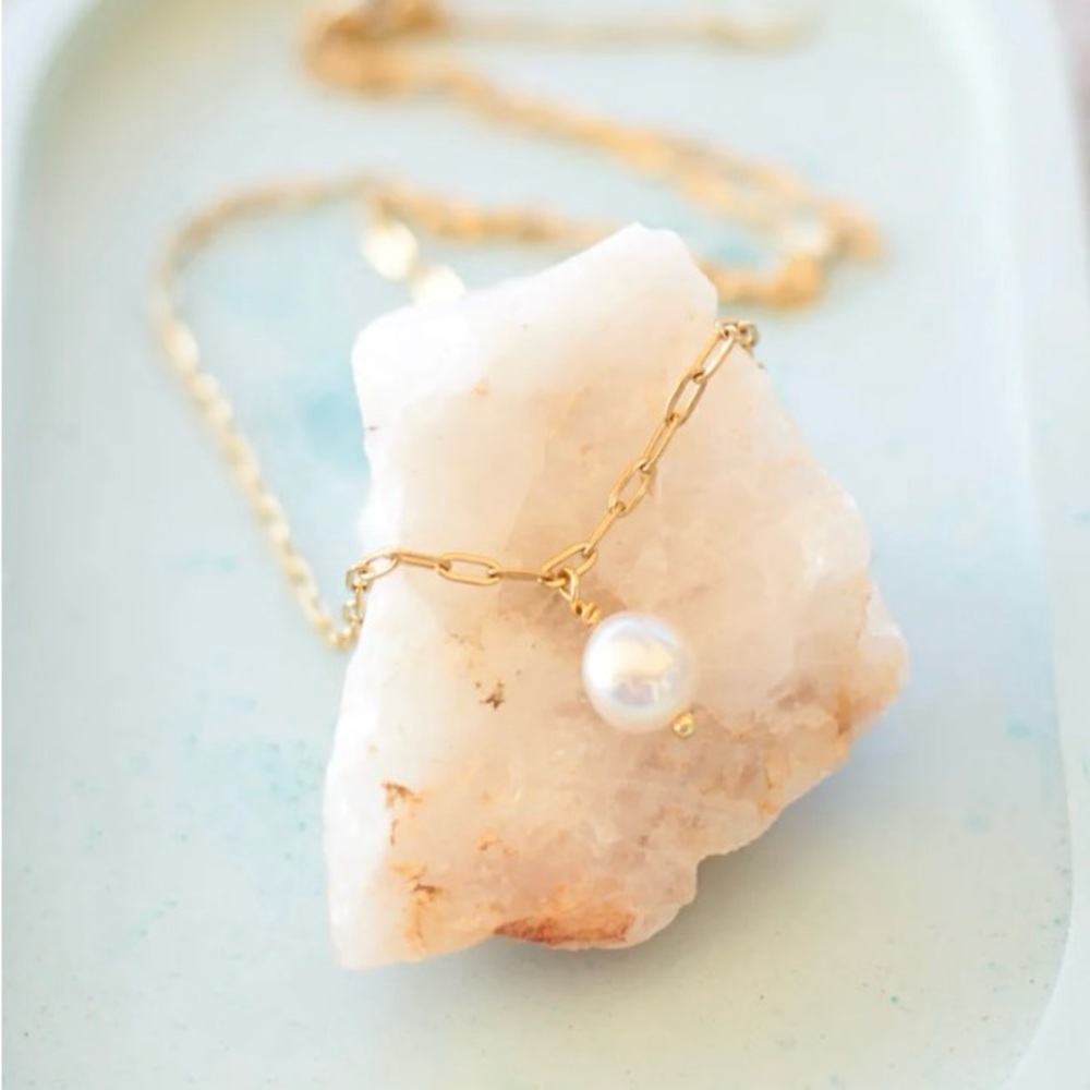 Classic Pearl Necklace Modern Gold Paperclip Chain Waterproof Jewelry